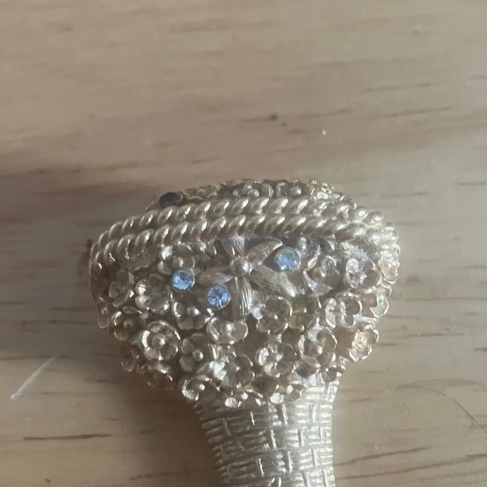 Elegant Gold tone Brooch